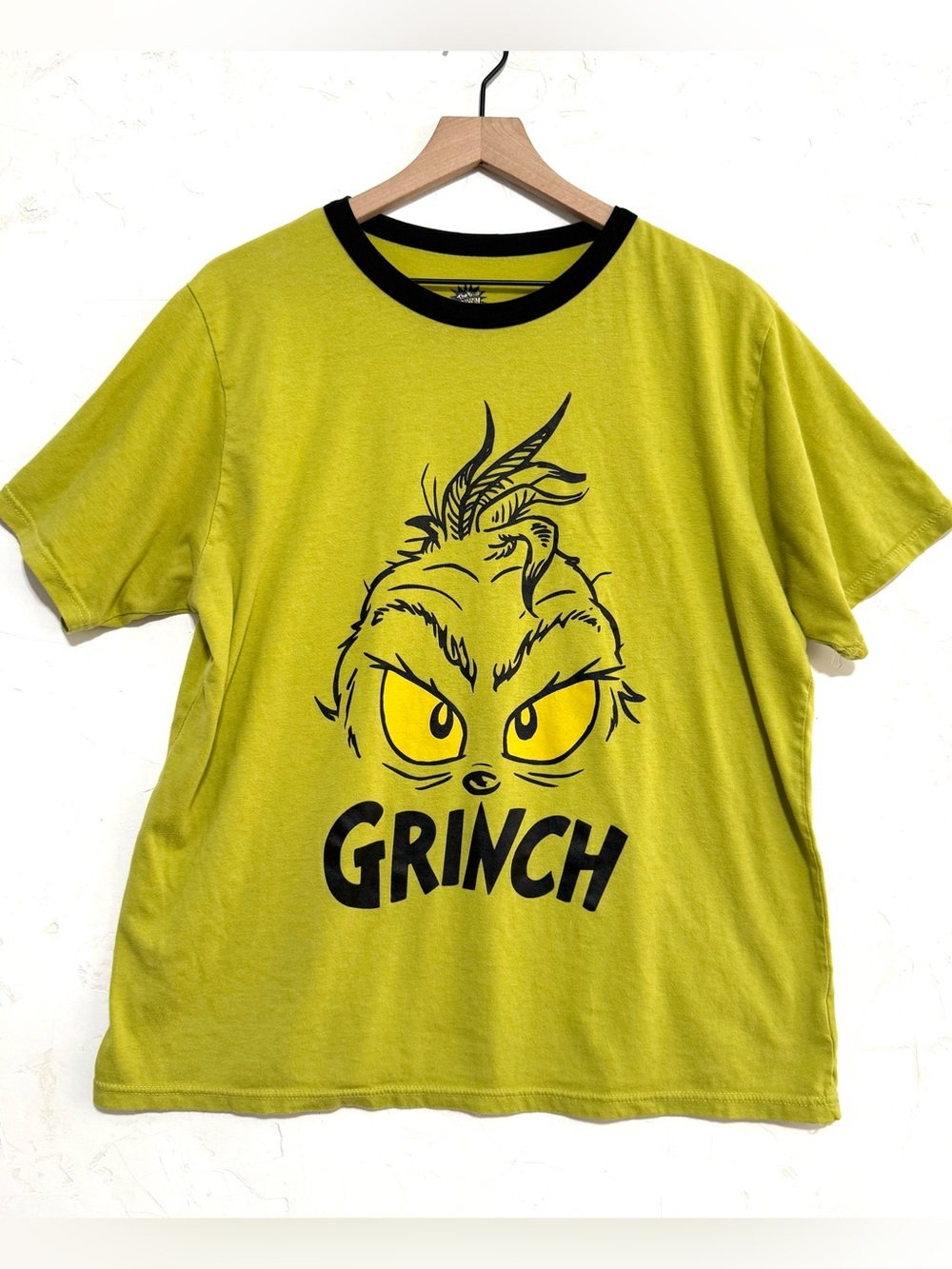 Dr. Seuss The Grinch Graphic Ringer T-Shirt Green Black L